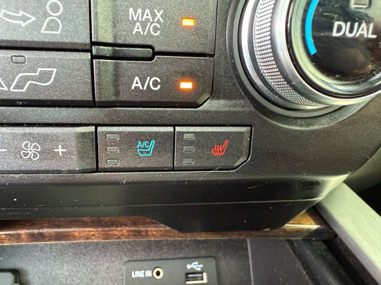 Ford F-150 Platinum SuperCrew 5.5-ft. Bed 4WD 2015