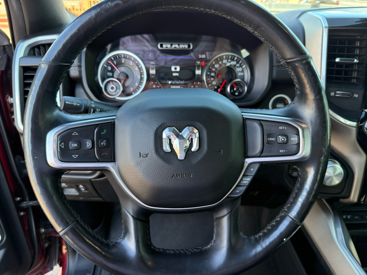 RAM 1500 Laramie Crew Cab SWB 4WD 2019