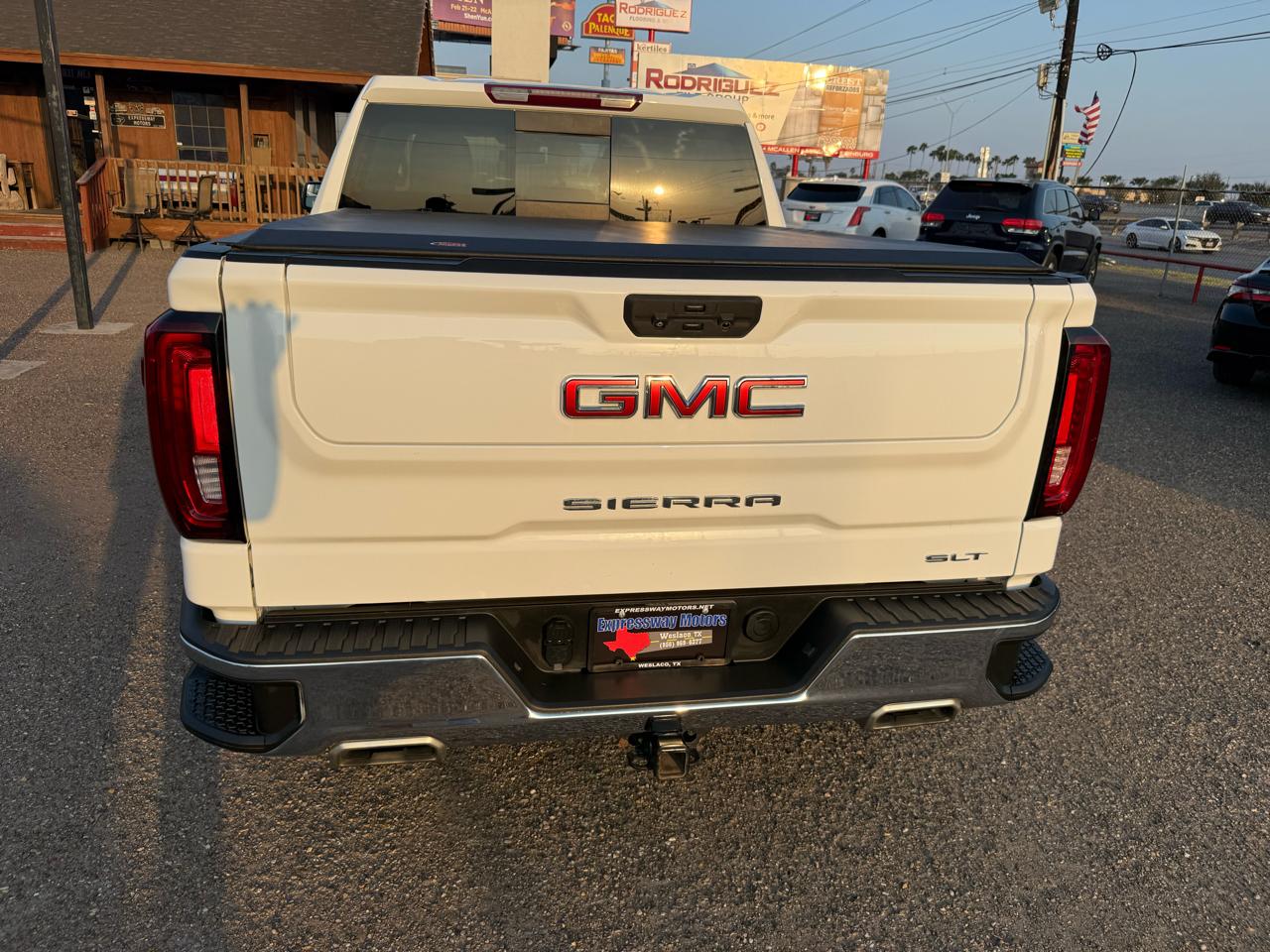 GMC Sierra 1500 4WD Crew Cab 143.5" SLT 2023