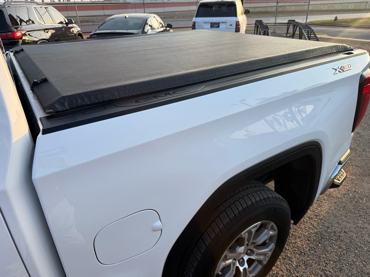 GMC Sierra 1500 4WD Crew Cab 143.5" SLT 2023