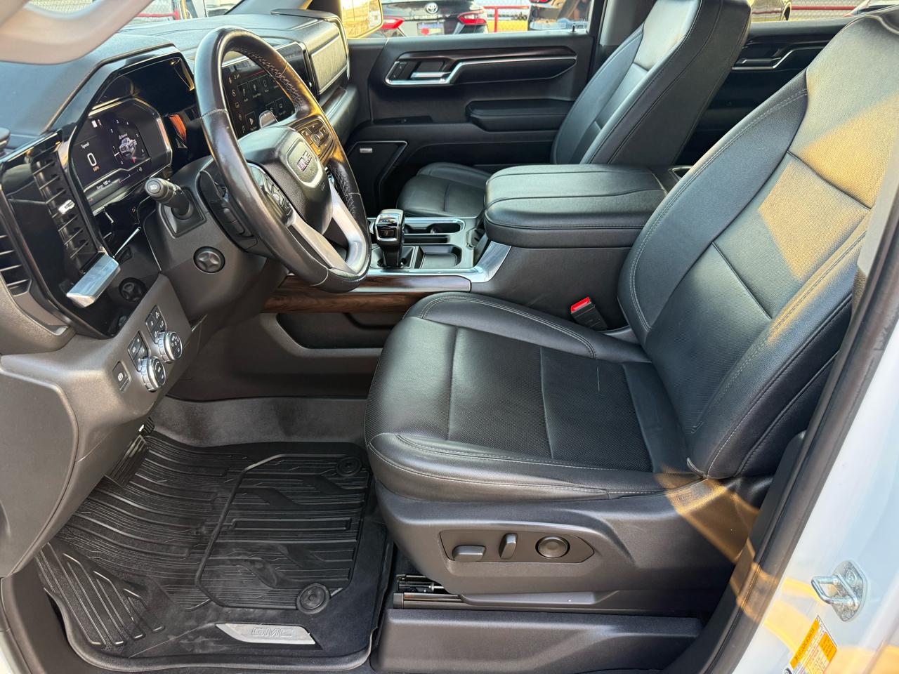 GMC Sierra 1500 4WD Crew Cab 143.5" SLT 2023