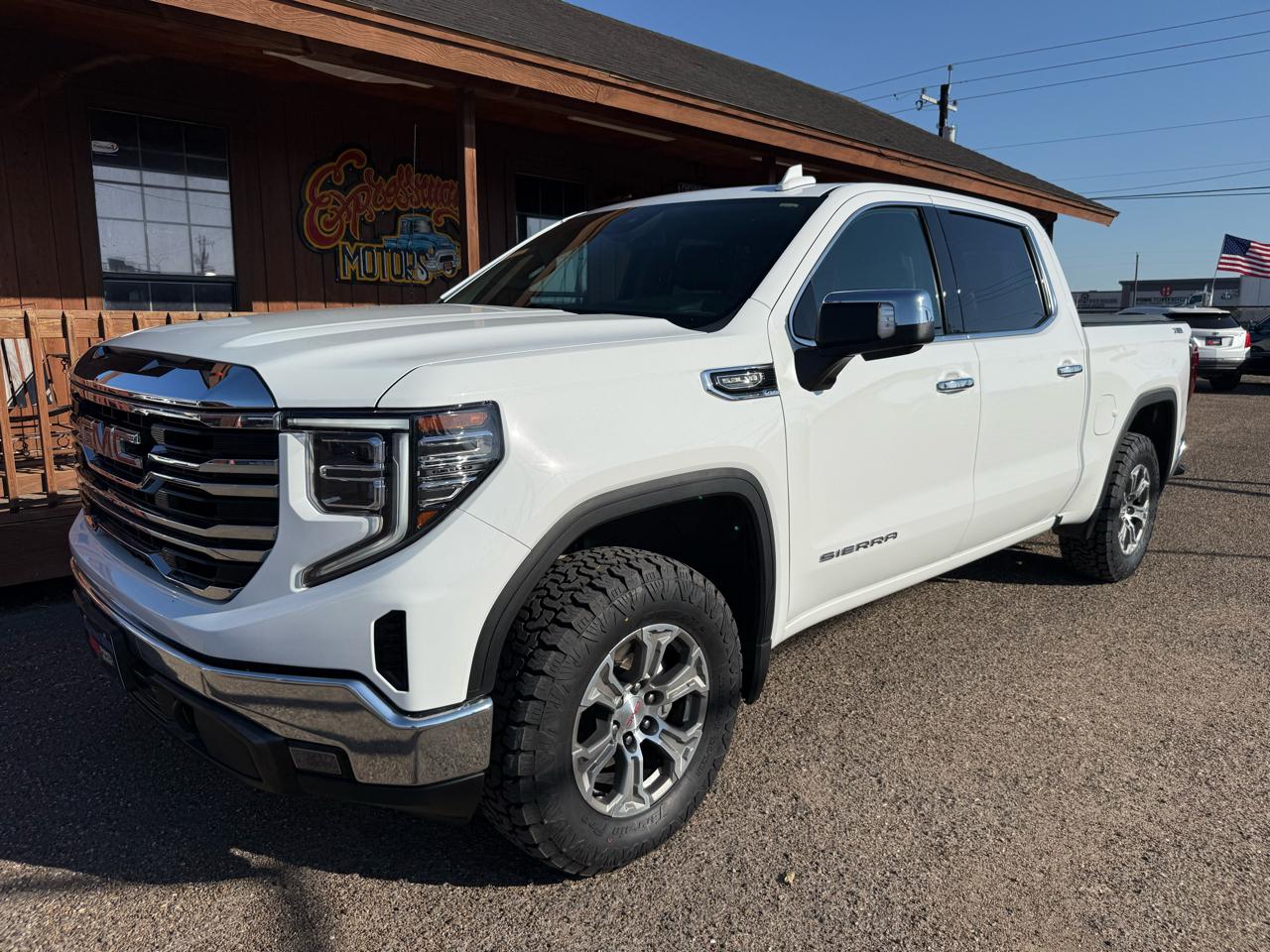 GMC Sierra 1500 4WD Crew Cab 143.5" SLT 2023