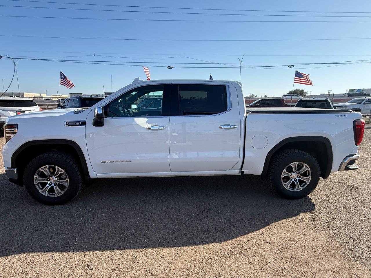 GMC Sierra 1500 4WD Crew Cab 143.5" SLT 2023