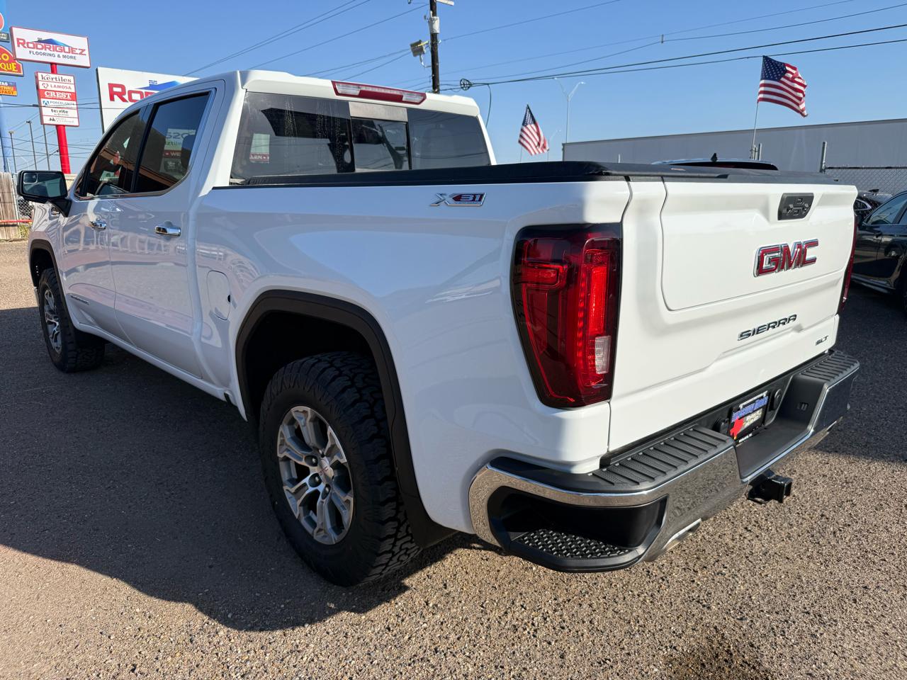 GMC Sierra 1500 4WD Crew Cab 143.5" SLT 2023