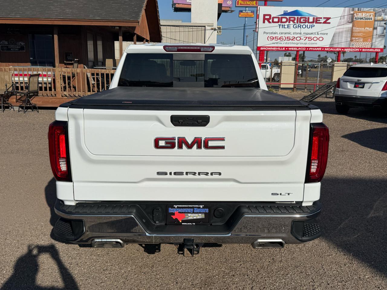 GMC Sierra 1500 4WD Crew Cab 143.5" SLT 2023