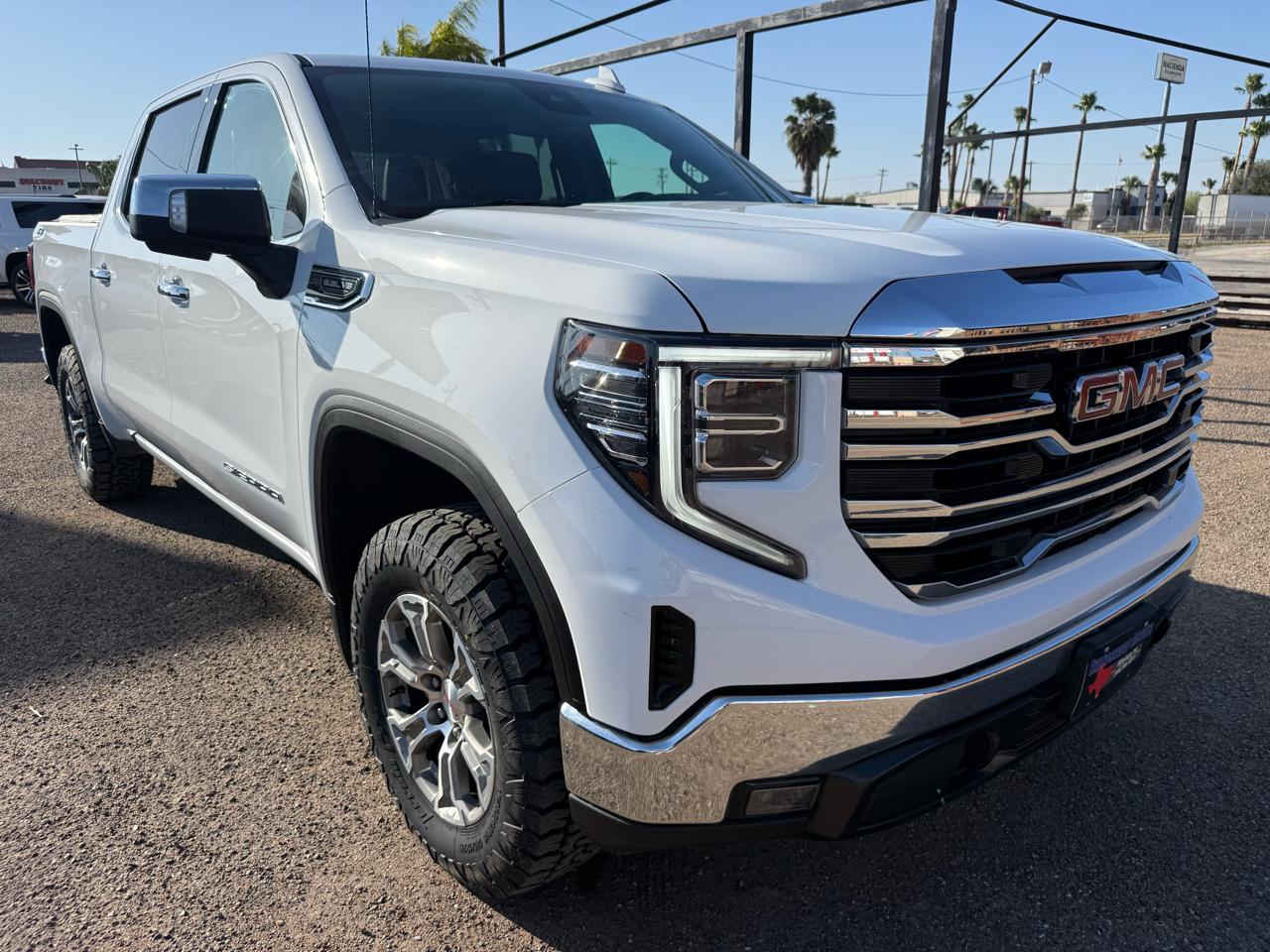 GMC Sierra 1500 4WD Crew Cab 143.5" SLT 2023