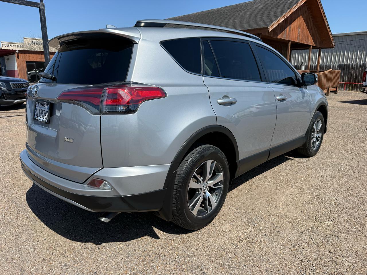Toyota RAV4 XLE FWD 2018