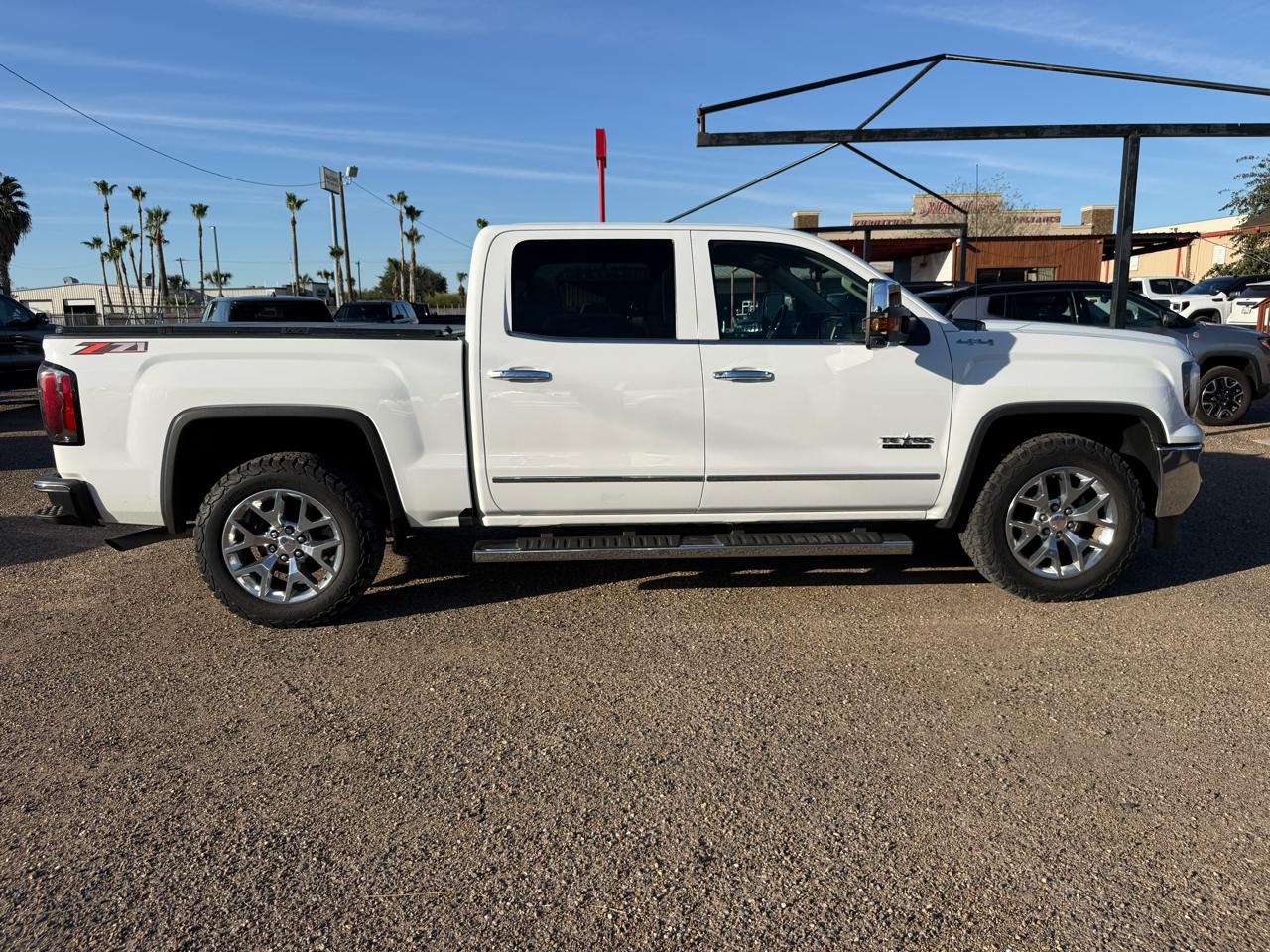 GMC Sierra 1500 4WD Crew Cab 143.5" SLT 2017