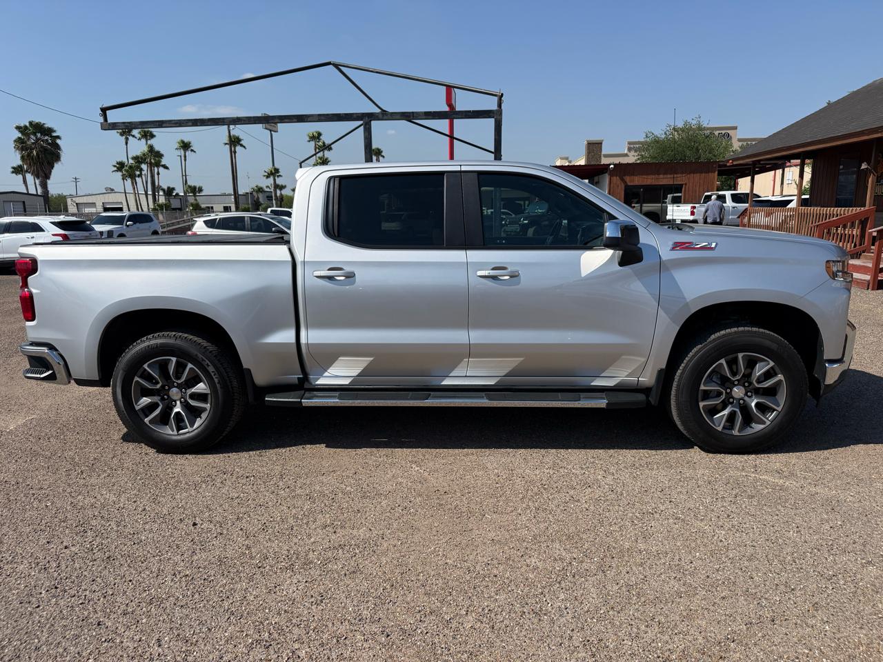 Chevrolet Silverado 1500 1LT Crew Cab 4WD 2021