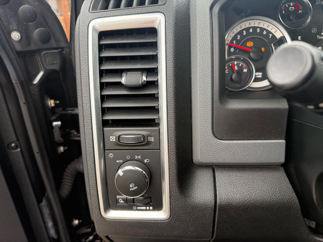 RAM 1500 SLT Crew Cab SWB 4WD 2018