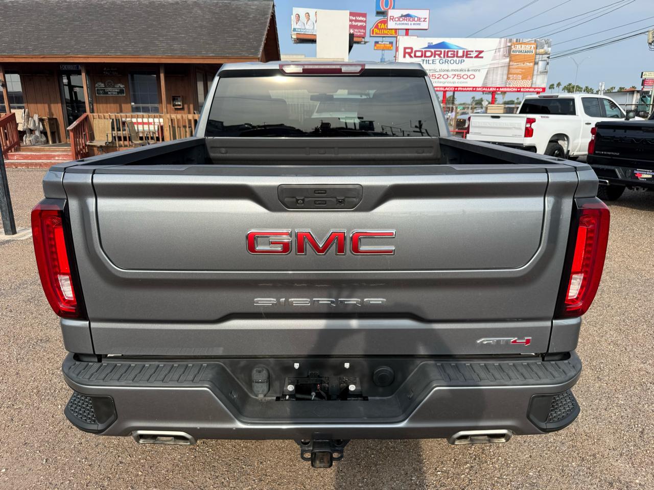 GMC Sierra 1500 AT4 Crew Cab Short Box 4WD 2021