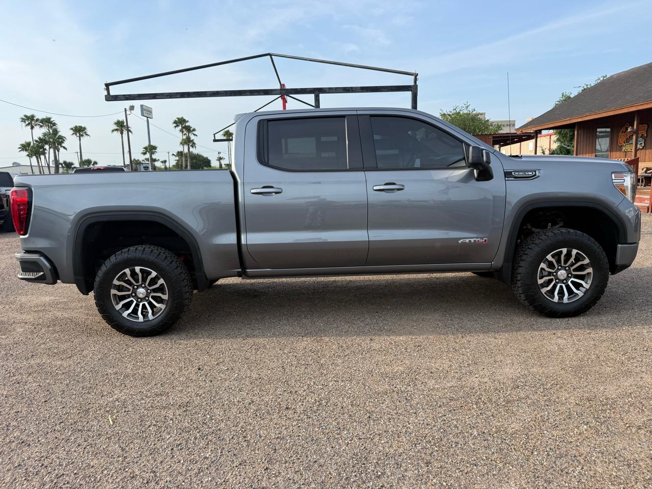 GMC Sierra 1500 AT4 Crew Cab Short Box 4WD 2021