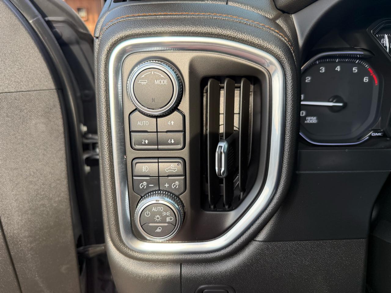 GMC Sierra 1500 AT4 Crew Cab Short Box 4WD 2021