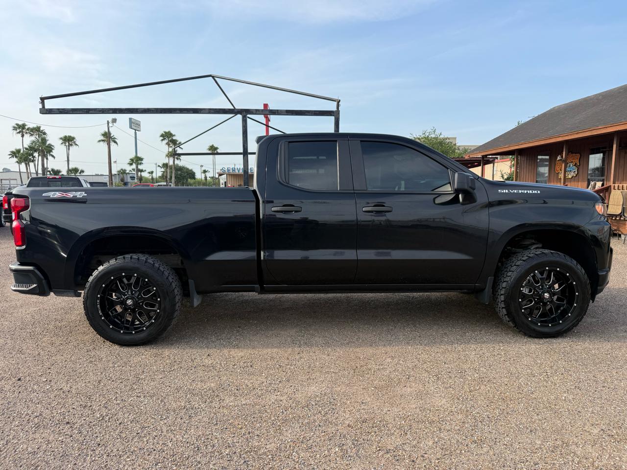 Chevrolet Silverado 1500 4WD Double Cab 143.5" Custom 2020