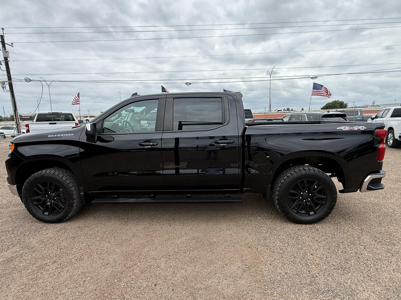 Chevrolet Silverado 1500 4WD Crew Cab 143.5" LT w/1LT 2022