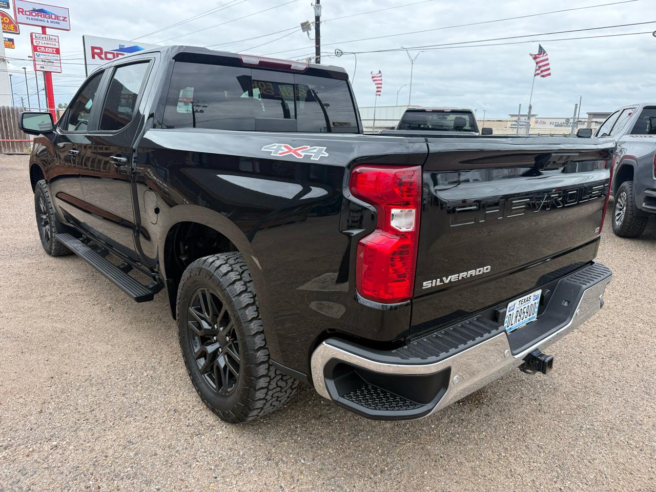 Chevrolet Silverado 1500 4WD Crew Cab 143.5" LT w/1LT 2022