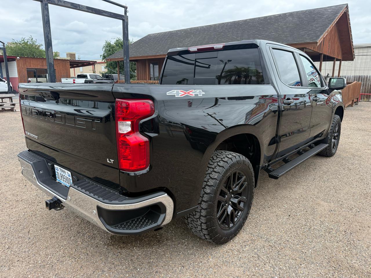 Chevrolet Silverado 1500 4WD Crew Cab 143.5" LT w/1LT 2022