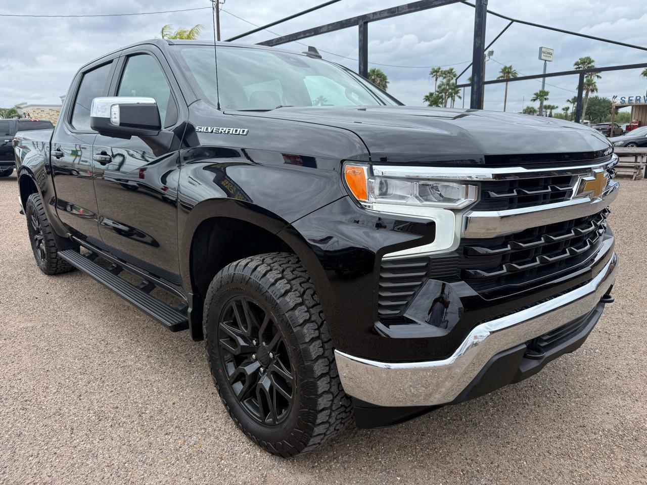 Chevrolet Silverado 1500 4WD Crew Cab 143.5" LT w/1LT 2022