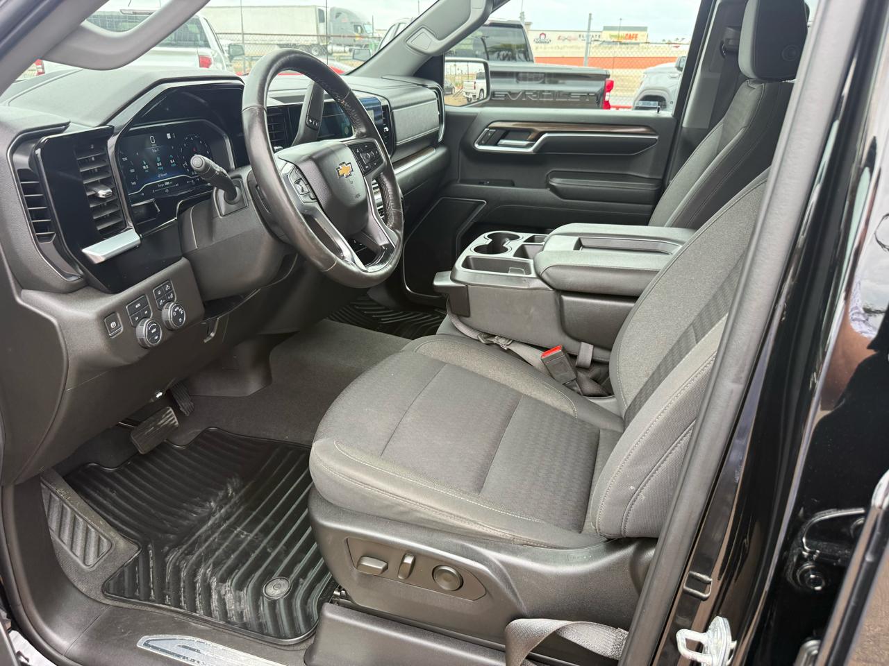 Chevrolet Silverado 1500 4WD Crew Cab 143.5" LT w/1LT 2022