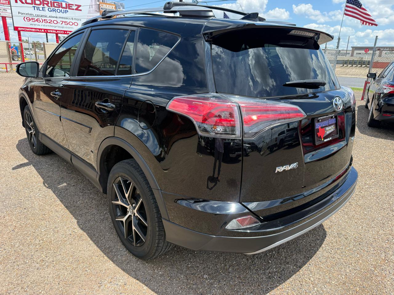 Toyota RAV4 SE FWD 2017