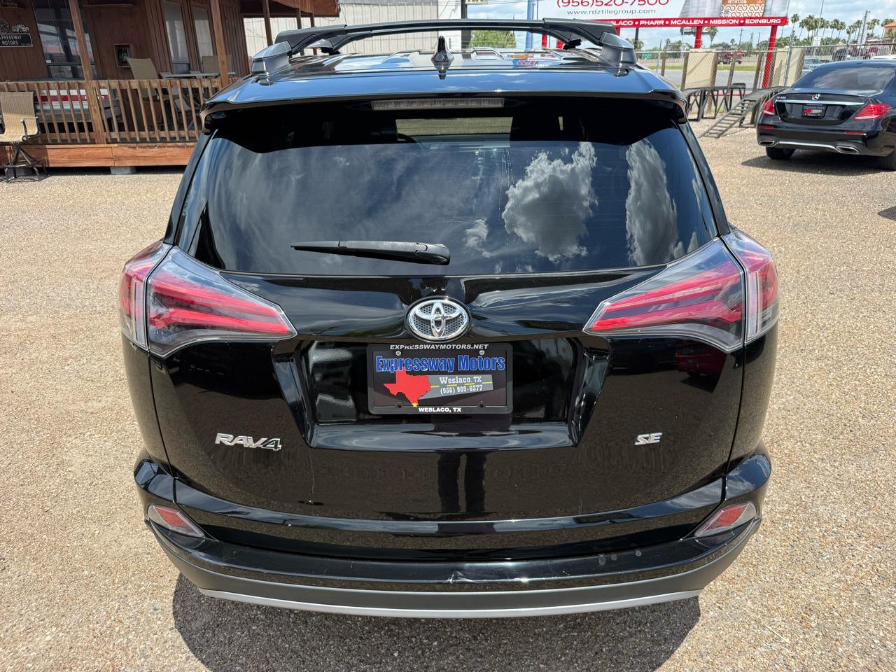 Toyota RAV4 SE FWD 2017