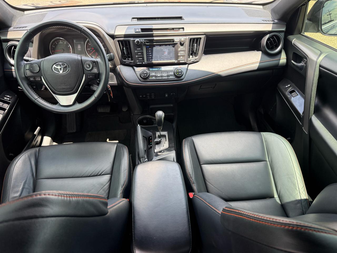 Toyota RAV4 SE FWD 2017