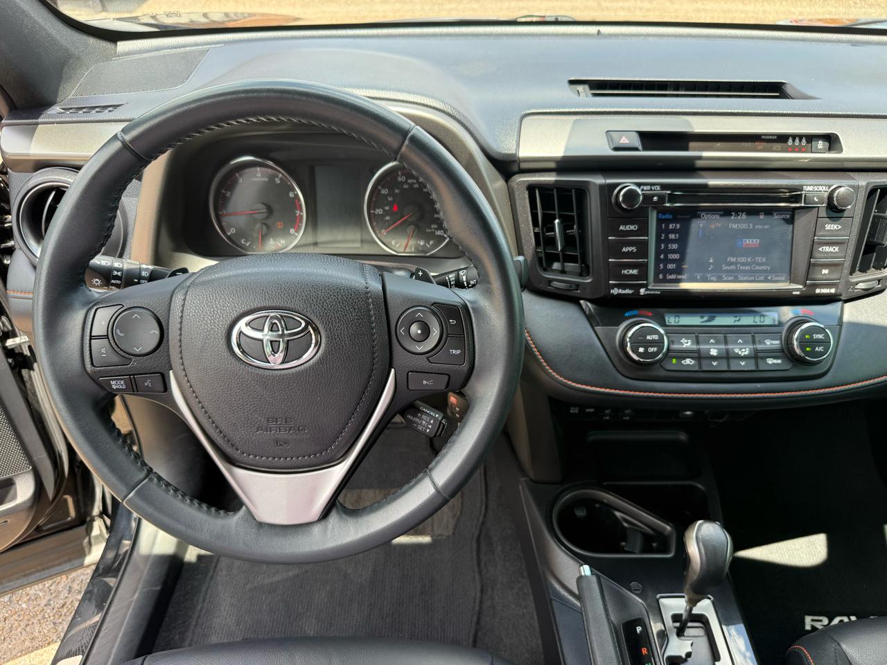 Toyota RAV4 SE FWD 2017