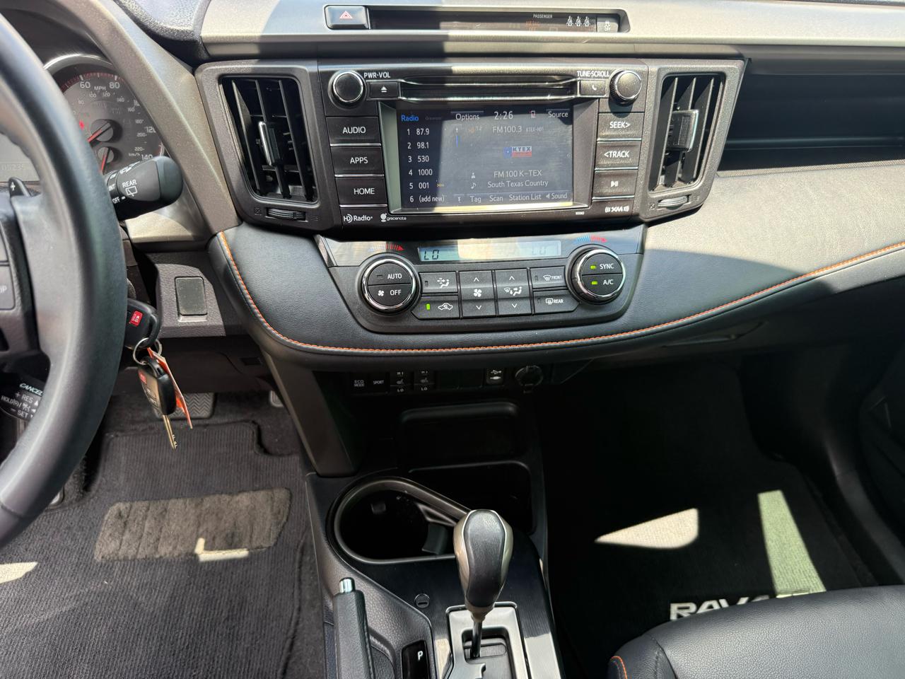 Toyota RAV4 SE FWD 2017
