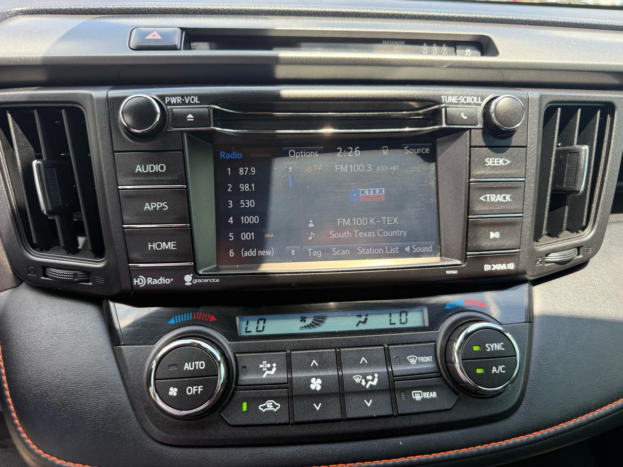 Toyota RAV4 SE FWD 2017