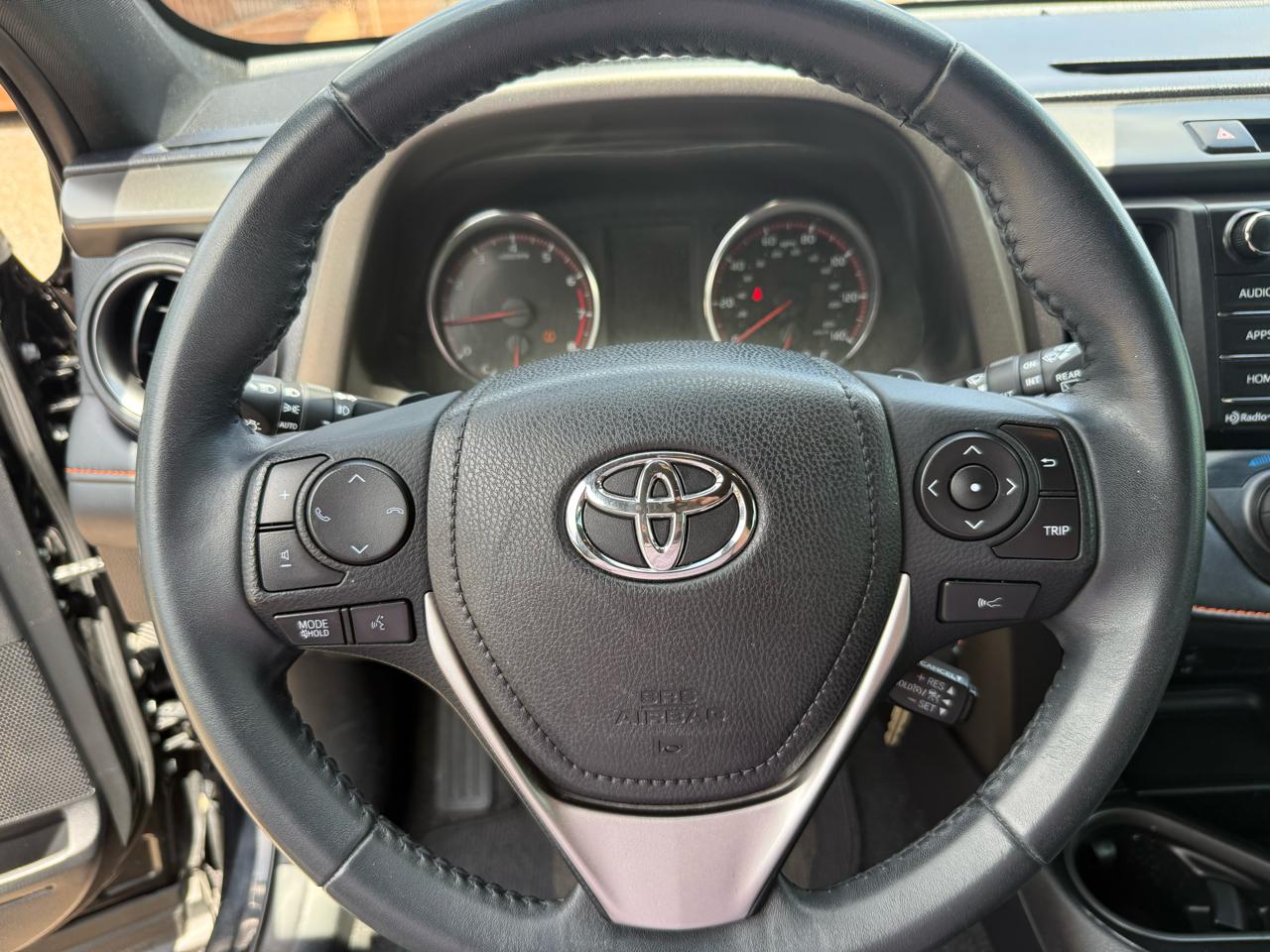 Toyota RAV4 SE FWD 2017