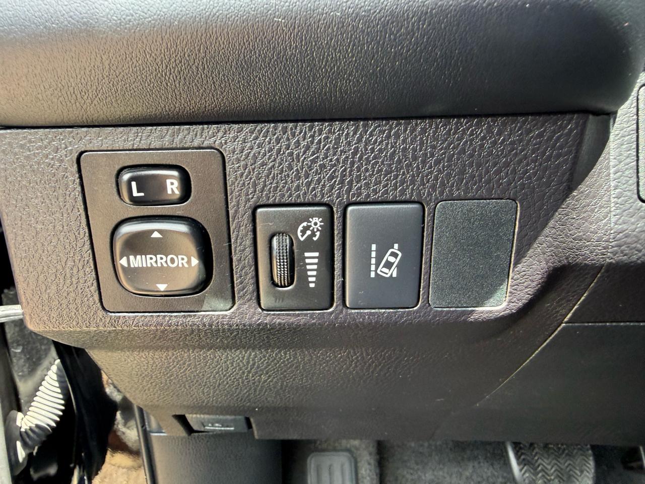 Toyota RAV4 SE FWD 2017