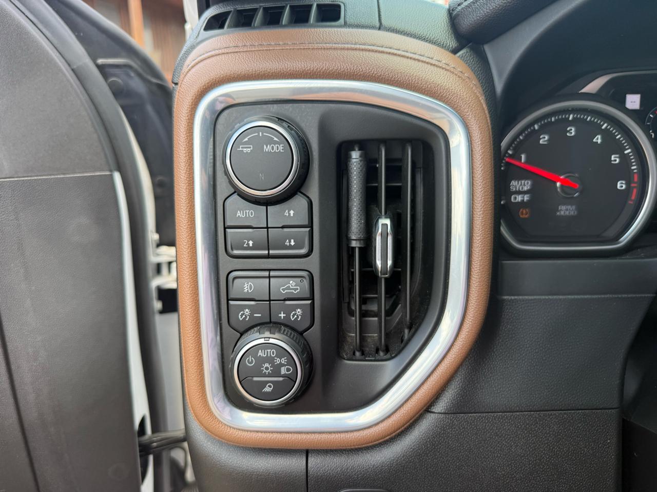 Chevrolet Silverado 1500 4WD Crew Cab 143.5" High Country 2021