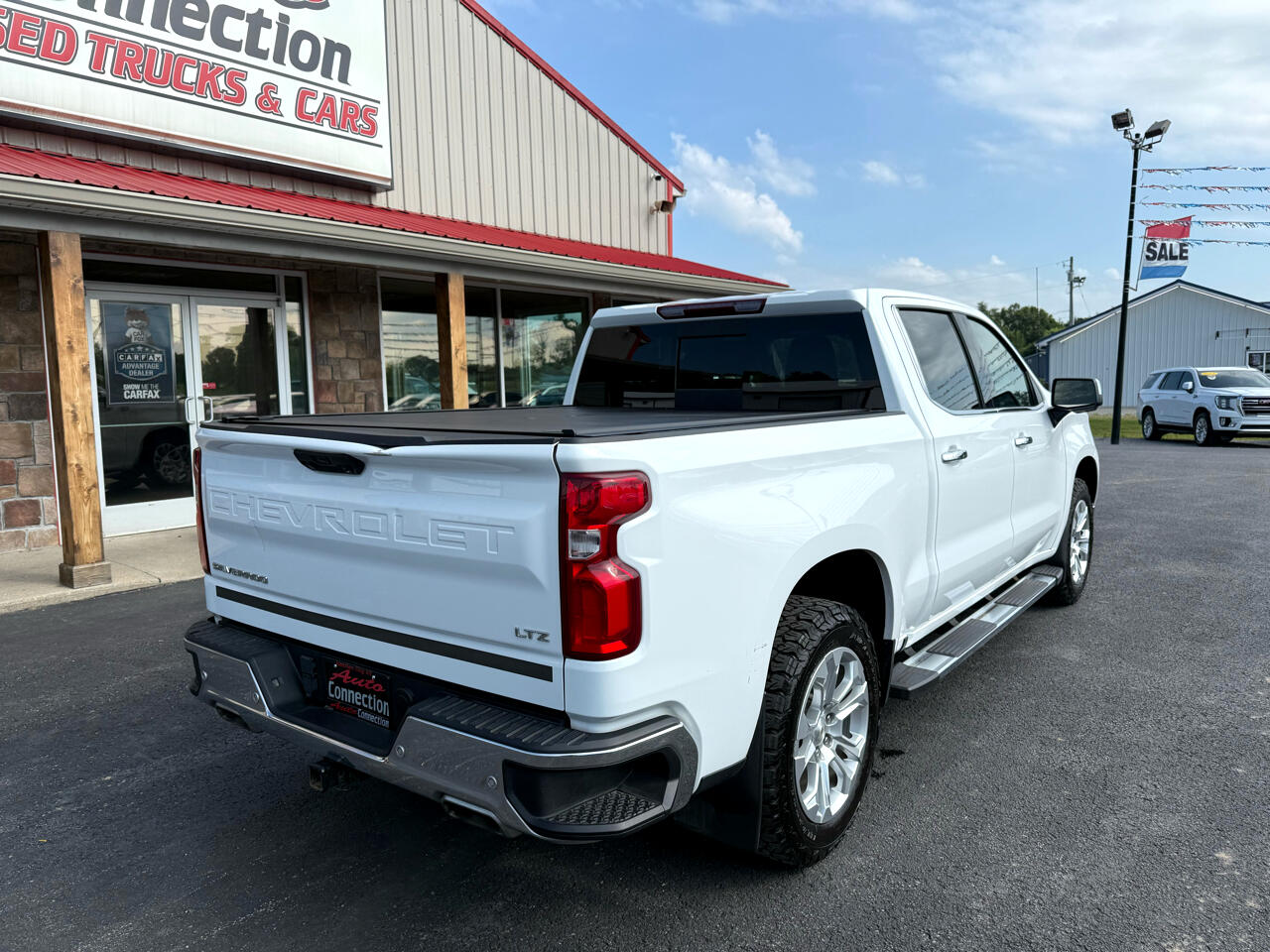 2023 Chevrolet Silverado 1500 LTZ photo 2