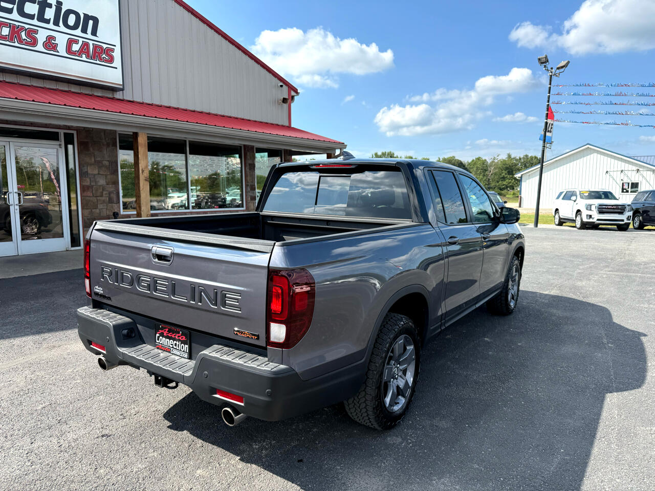 2024 Honda Ridgeline TrailSport photo 2