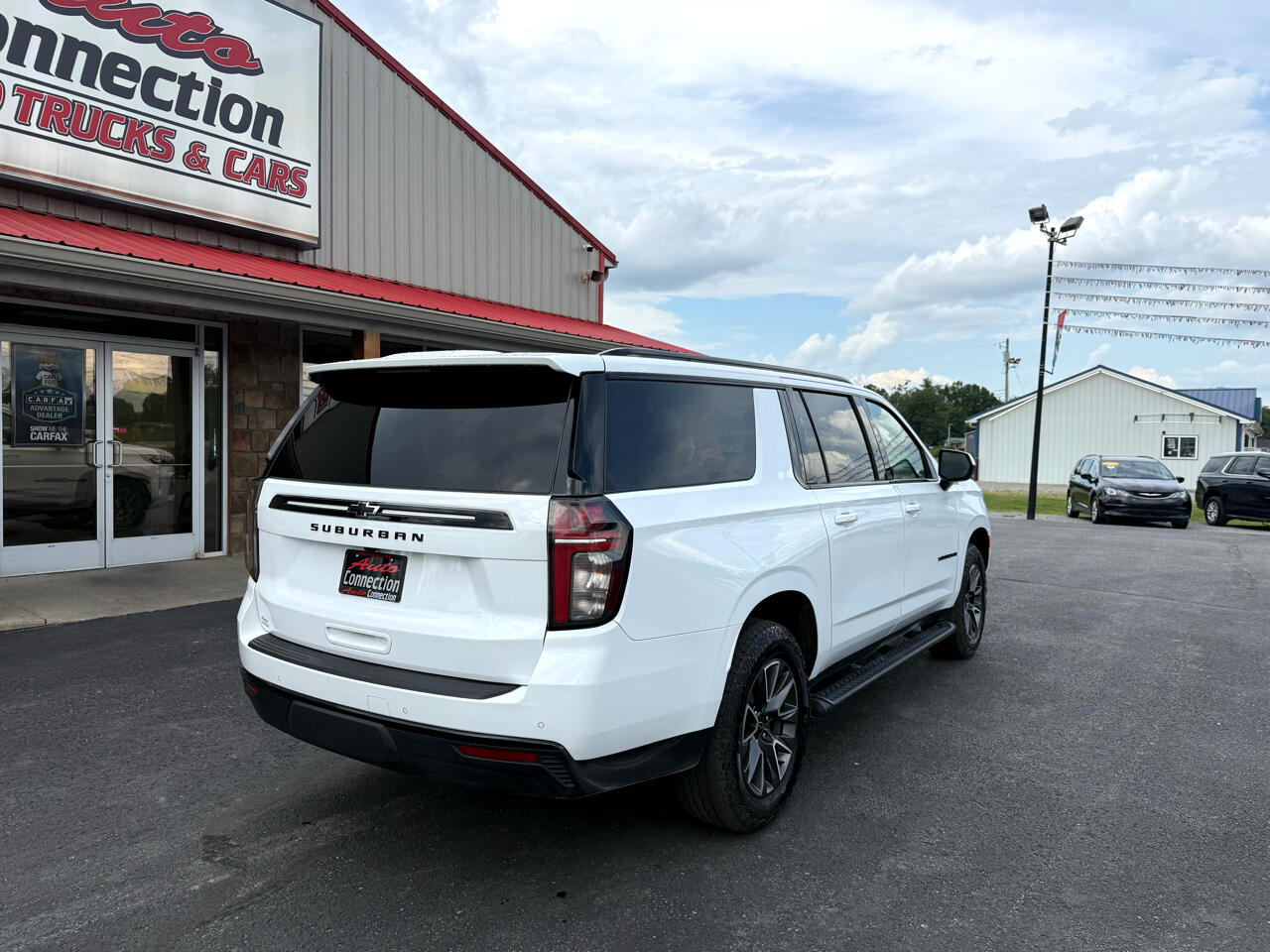 2023 Chevrolet Suburban Z71 photo 3
