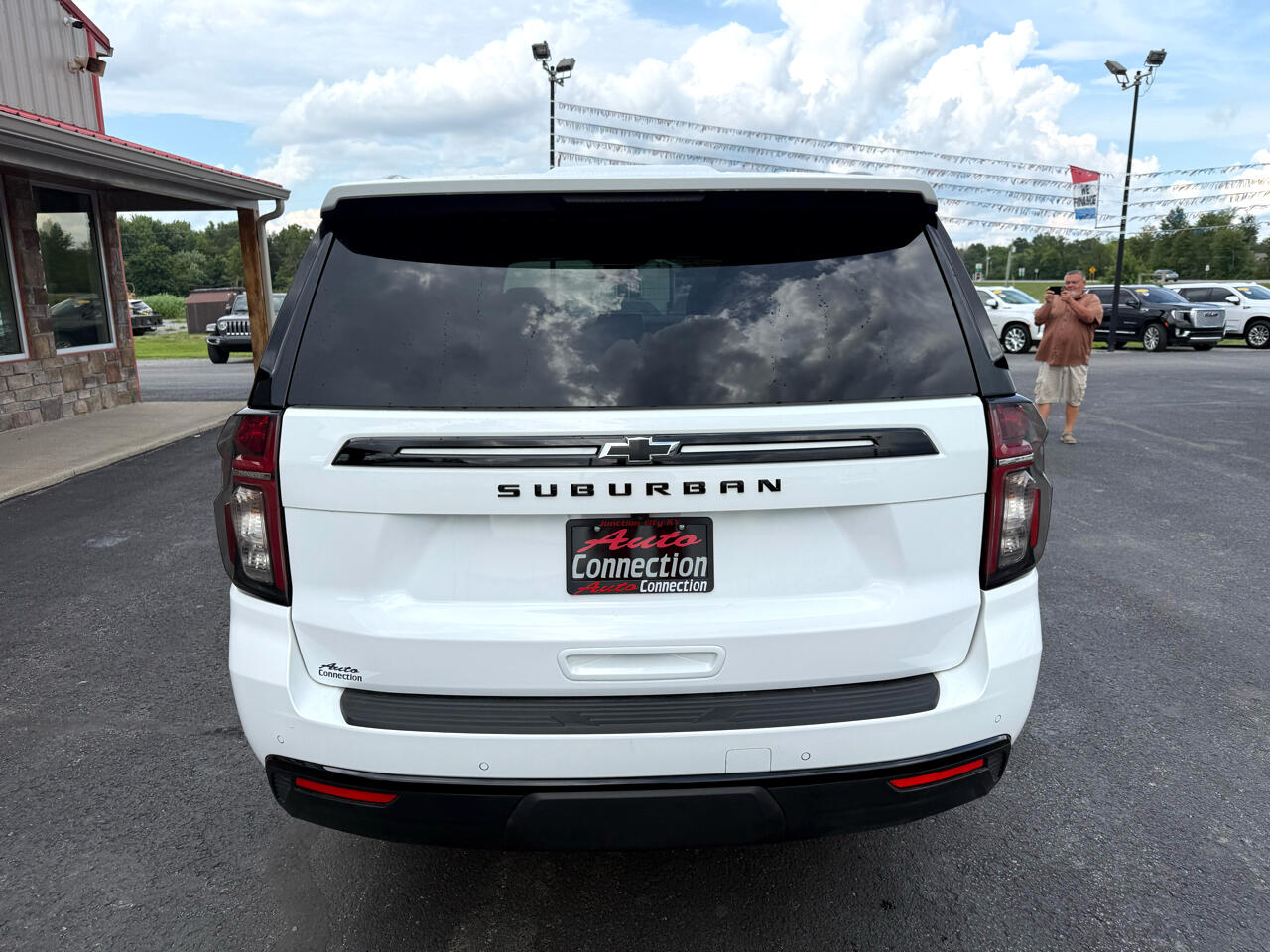 2023 Chevrolet Suburban Z71 photo 4
