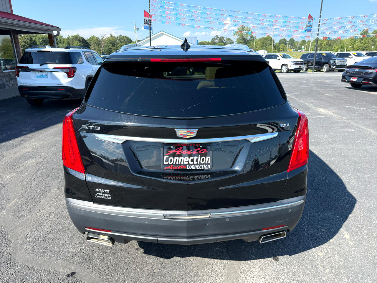 2017 Cadillac XT5 Luxury photo 2