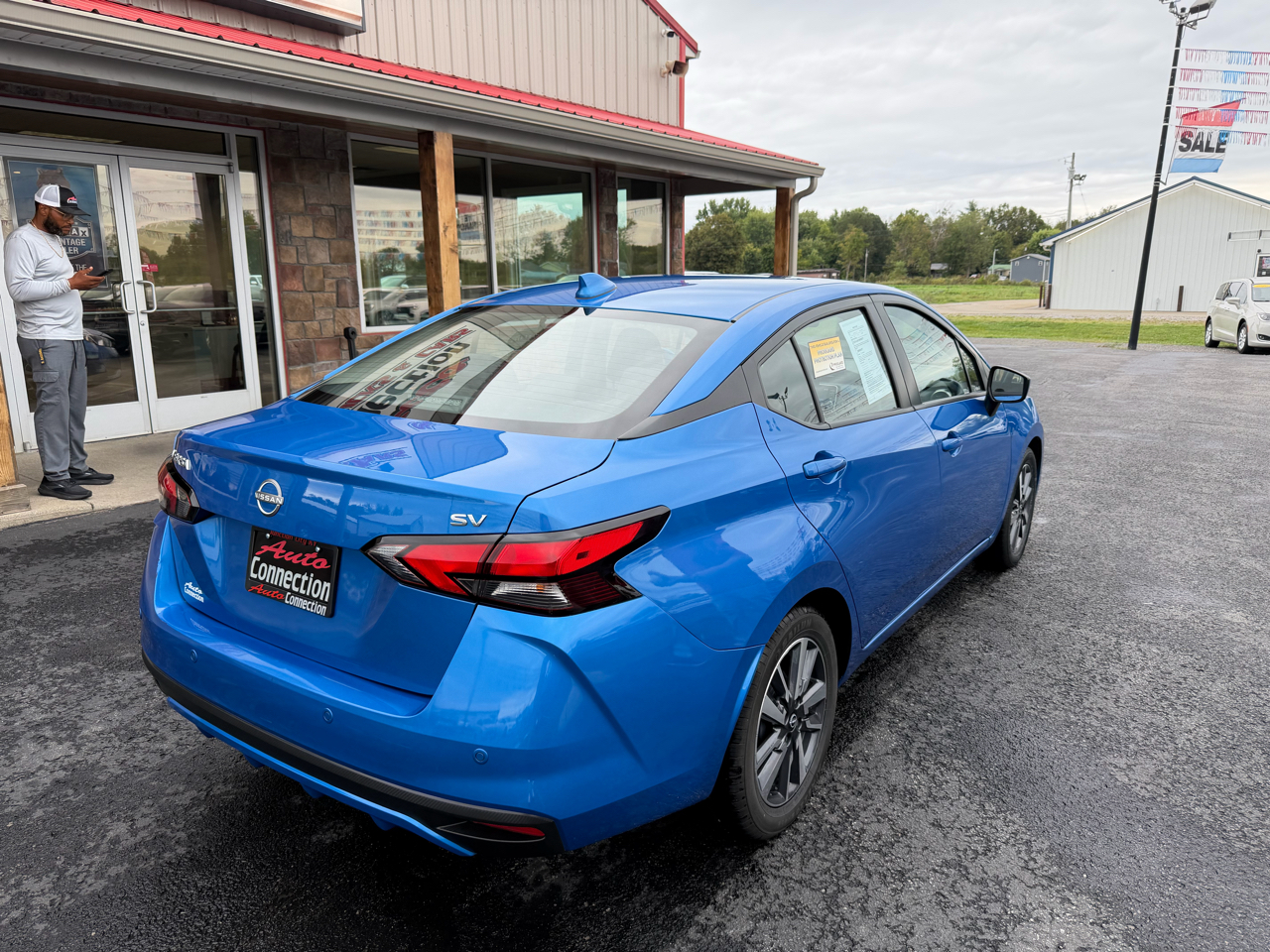 2023 Nissan Versa SV photo 2