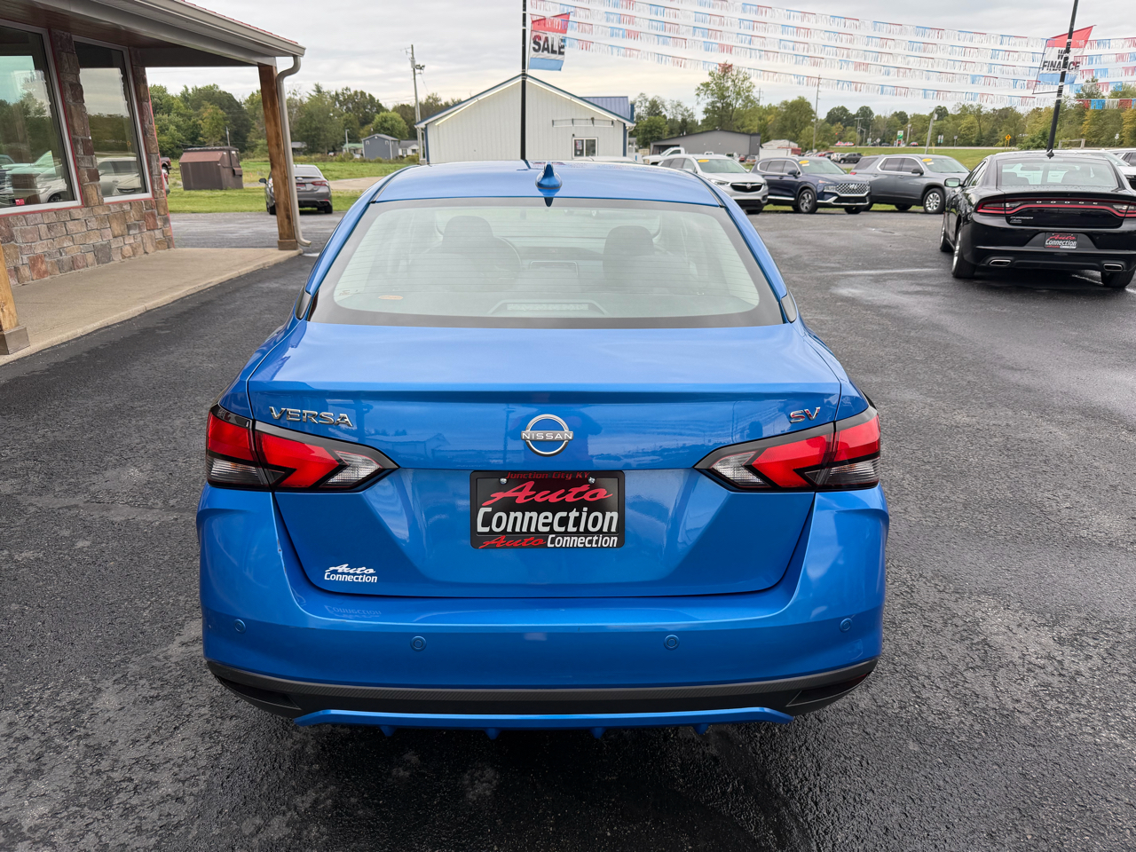2023 Nissan Versa SV photo 3