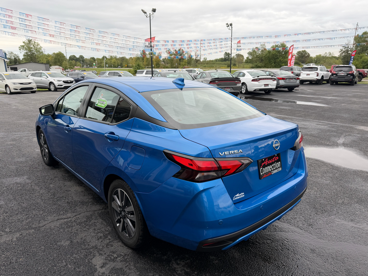 2023 Nissan Versa SV photo 4