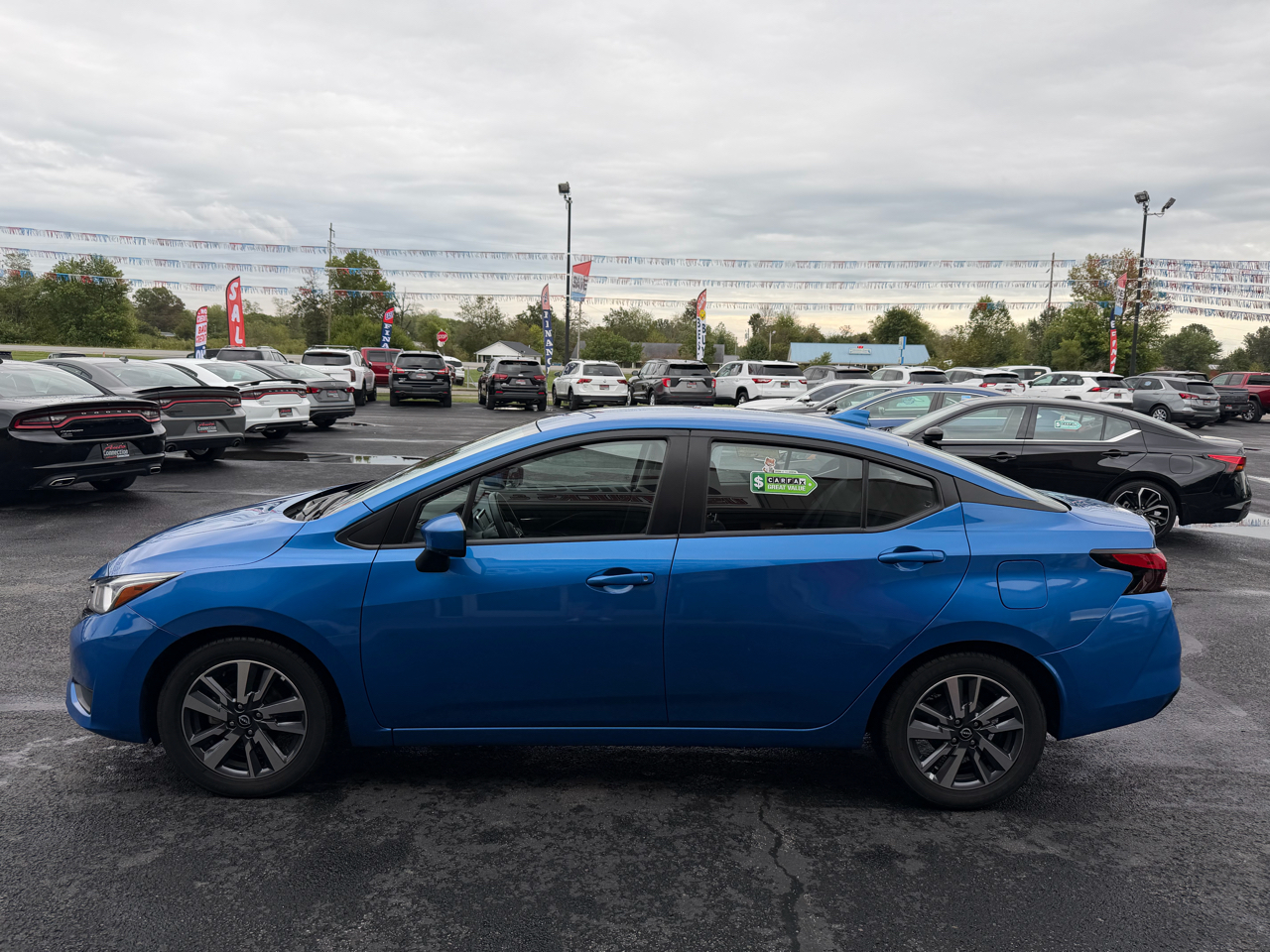 2023 Nissan Versa SV photo 5