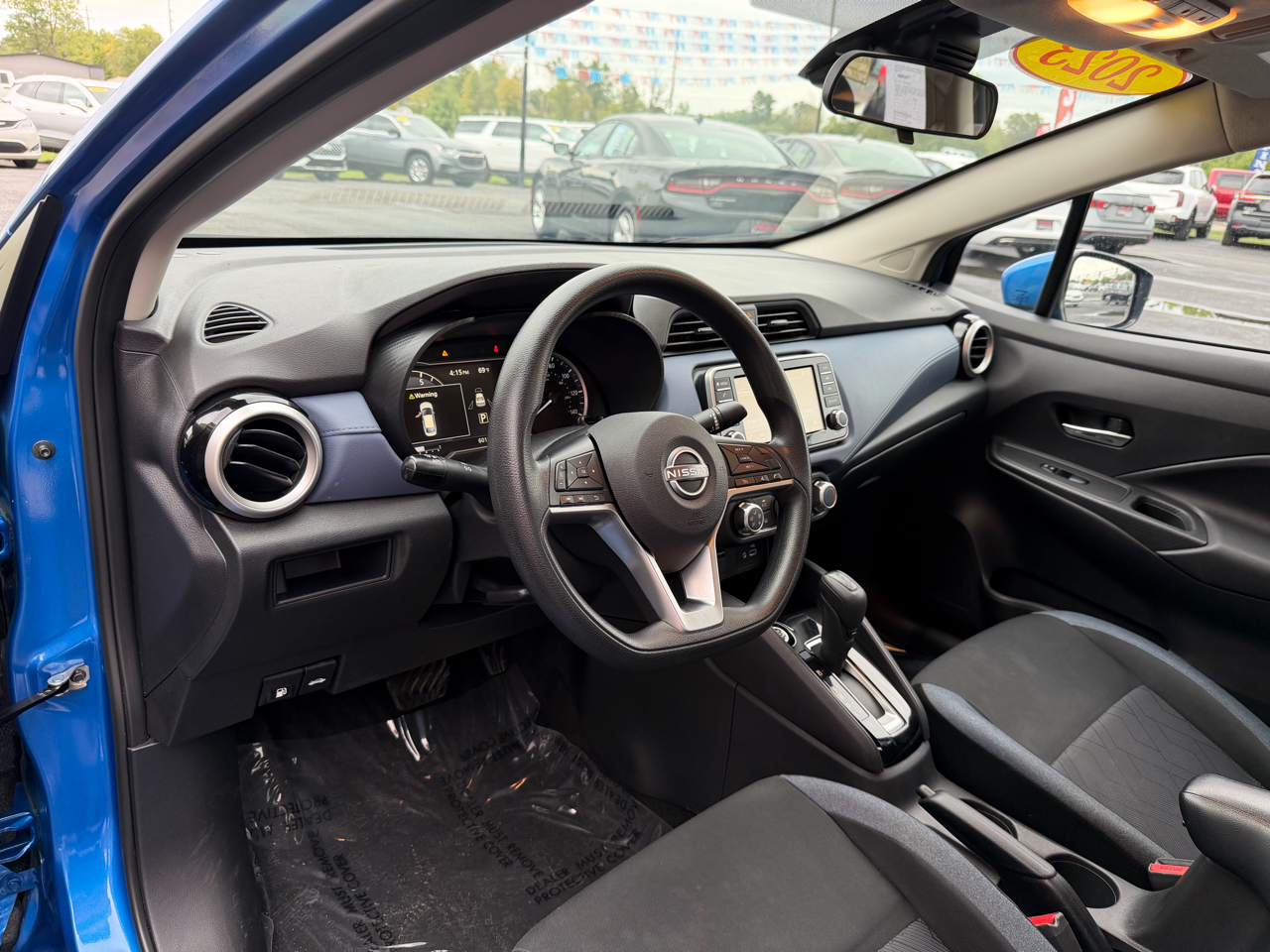 2023 Nissan Versa SV photo 10