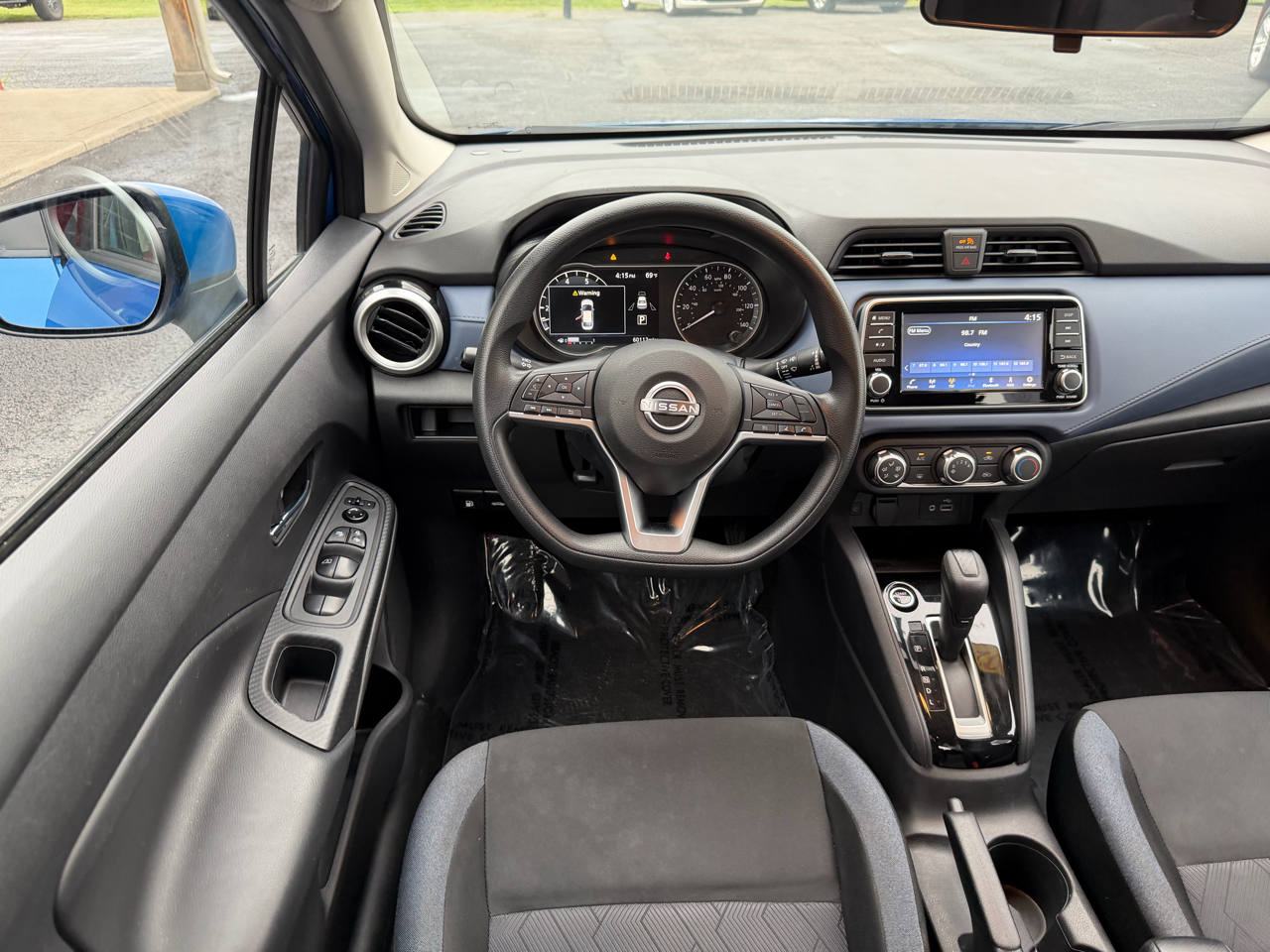2023 Nissan Versa SV photo 11