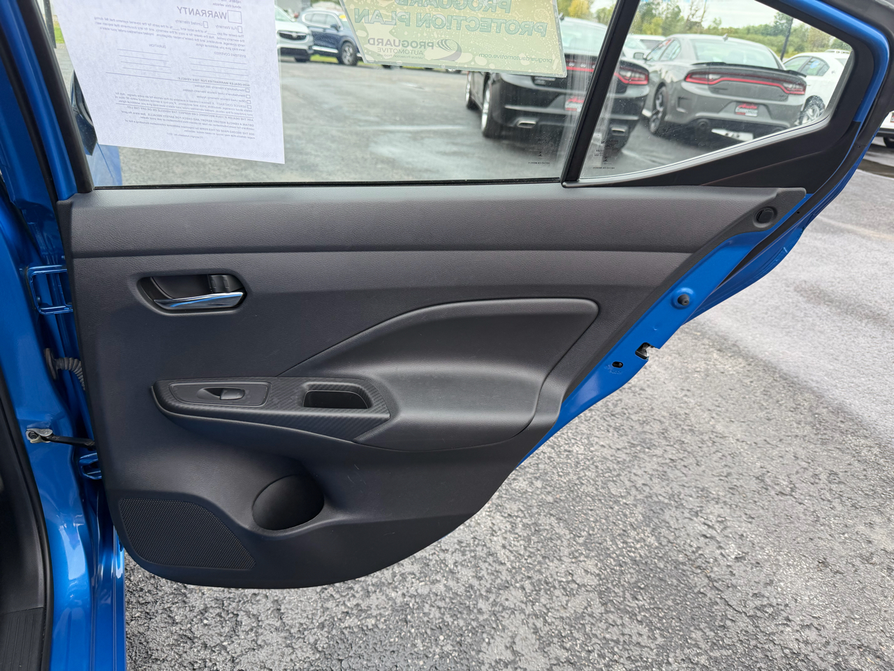 2023 Nissan Versa SV photo 14