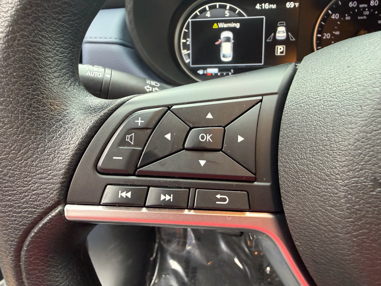 2023 Nissan Versa SV photo 20