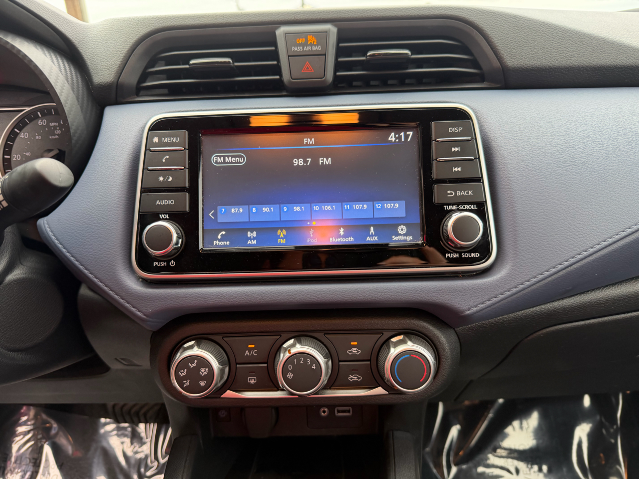 2023 Nissan Versa SV photo 22