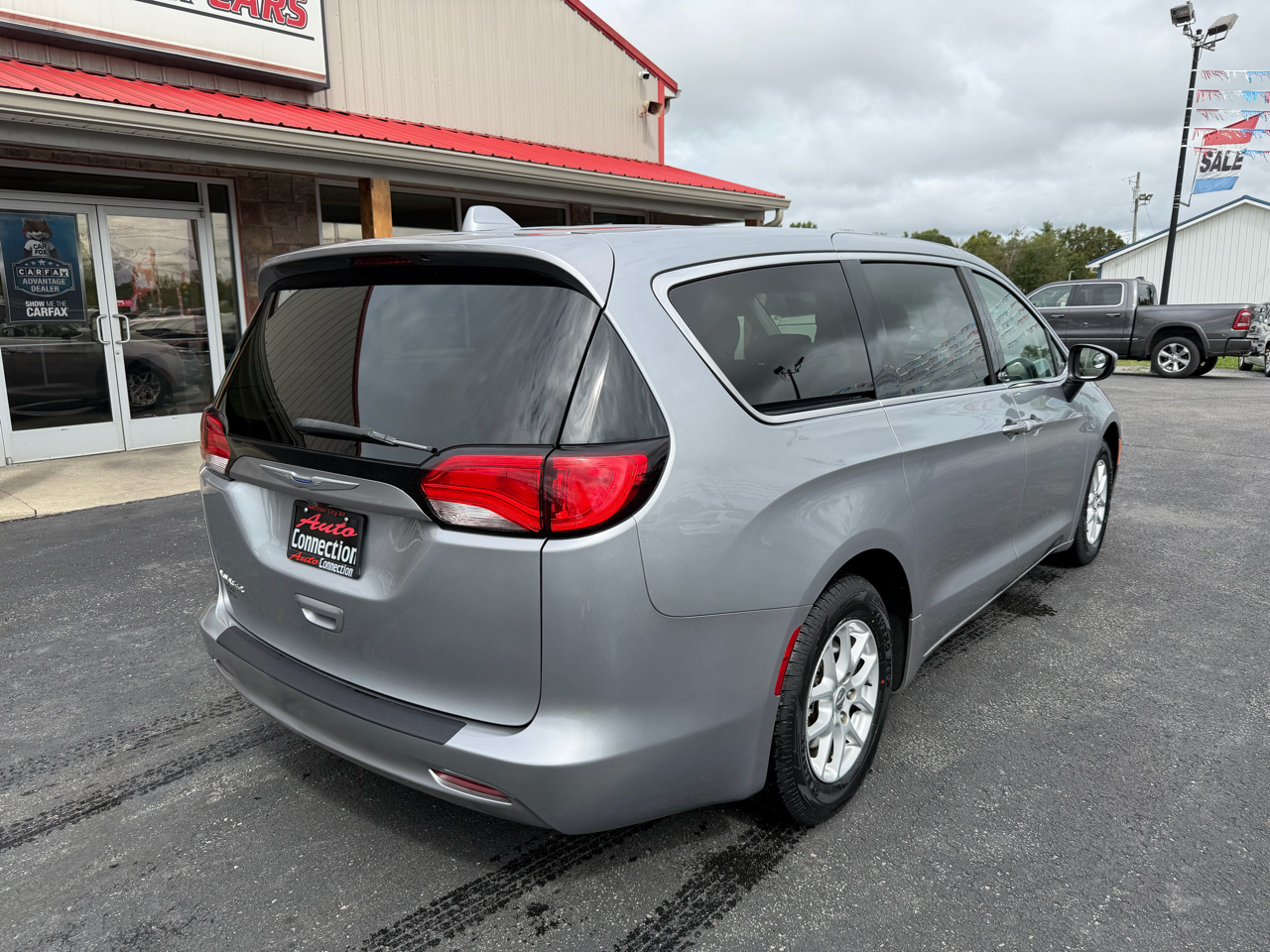 2020 Chrysler Voyager LX photo 2