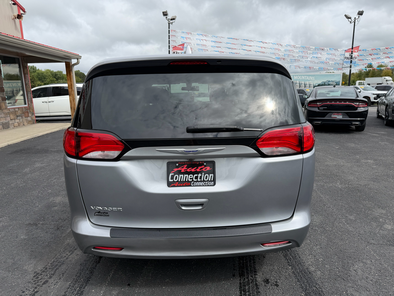 2020 Chrysler Voyager LX photo 3