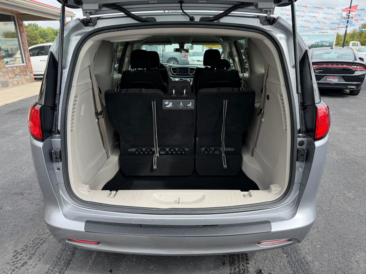2020 Chrysler Voyager LX photo 4