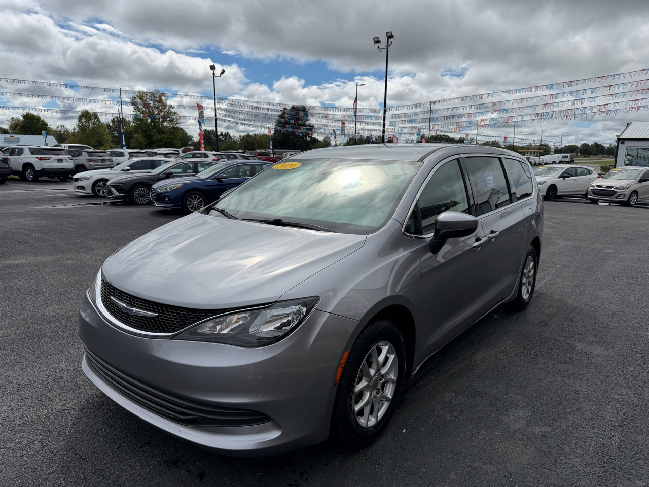 2020 Chrysler Voyager LX photo 7